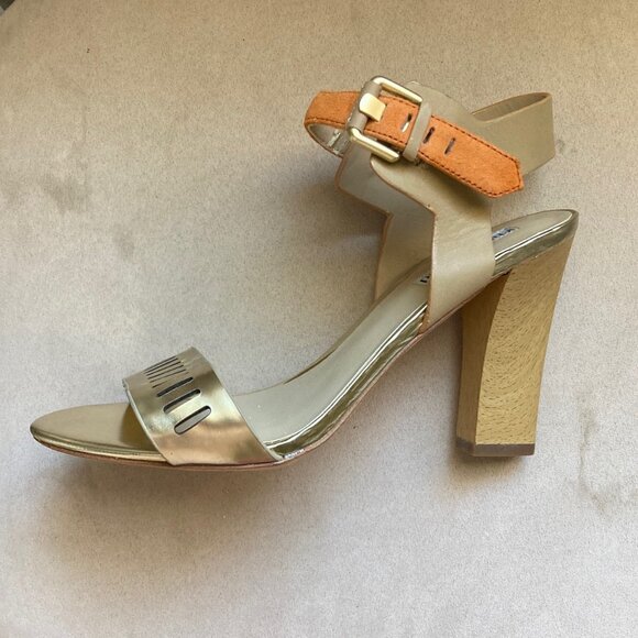 Wooden heel sandals - Picture 11 of 11